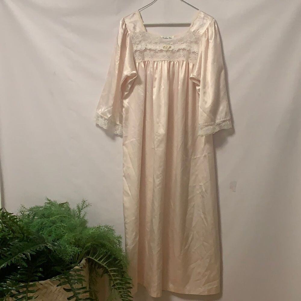 VINTAGE CHRISTIAN DIOR NIGHTGOWN PINK SATIN‎ LACE